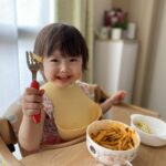 食事中の子ども